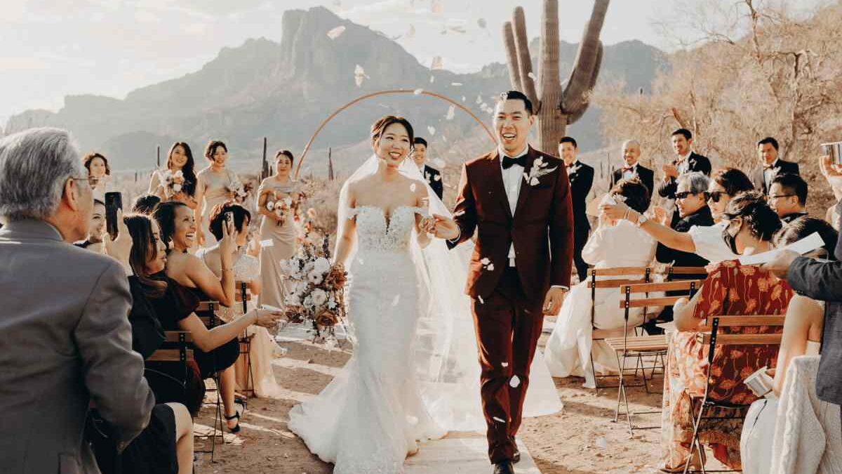 How Many People Should I Invite To My Wedding?